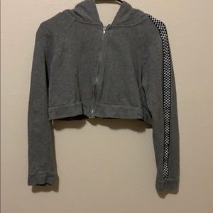 Cropped long sleeve with hood.